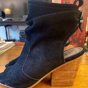 Latigo: stacked heel, open toe sandals